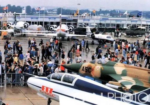 ➺p站视频
工业首次参加巴黎航展 ➺p站视频
工业首次参加巴黎航展