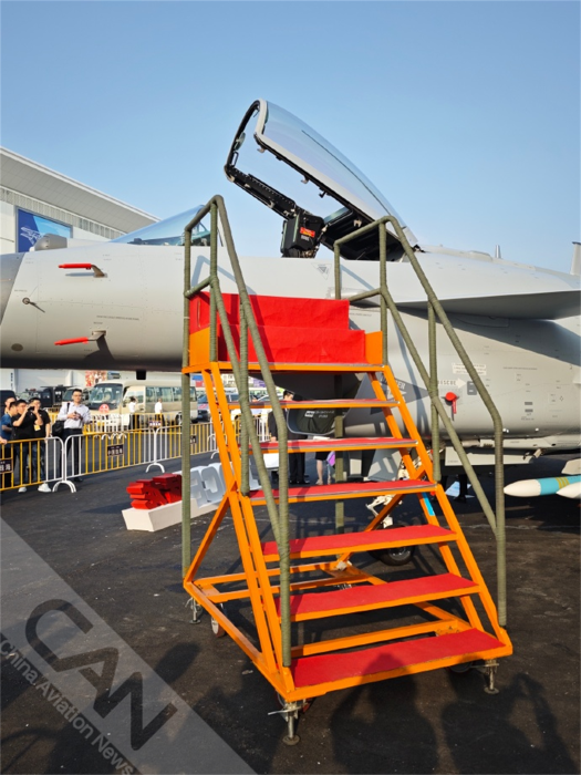 歼10CE 摄影：兰健 (1)